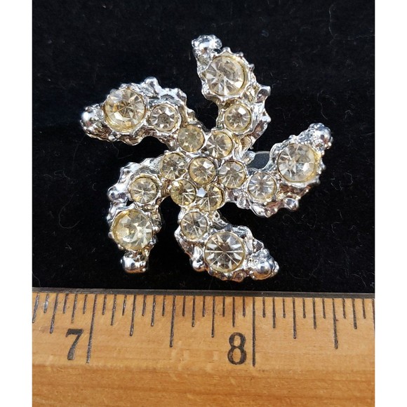 Vtg Clear Round Rhinestone, Silver Tone, Swirling Star Shaped Metal Brooch/Pin - Picture 8 of 8